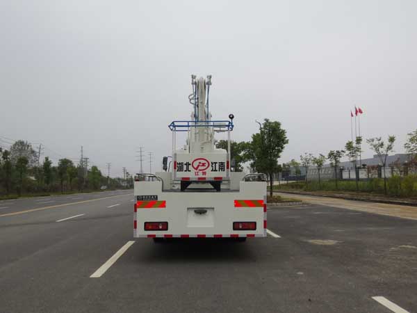 東風五節折臂24米高空作業車