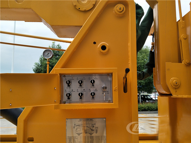 12-16米東風雙排·折疊臂高空車