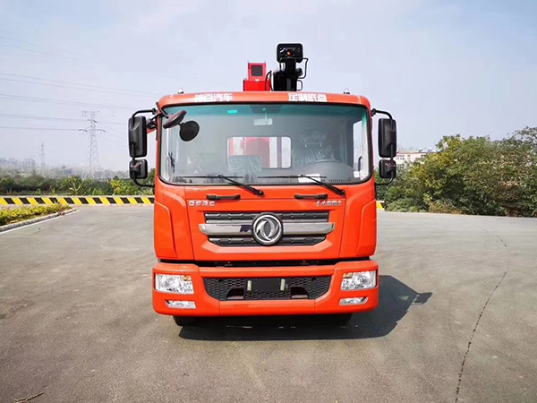 東風多利卡D9國六玉柴200馬力隨車吊專用底盤