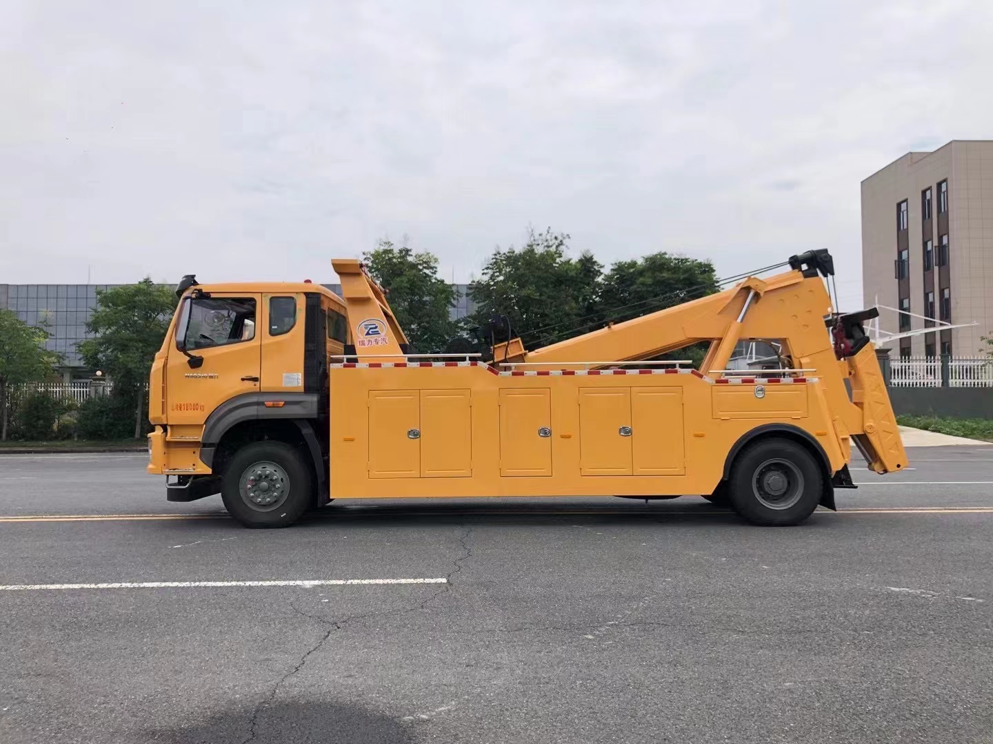 重汽豪瀚6000單橋13噸拖吊聯體