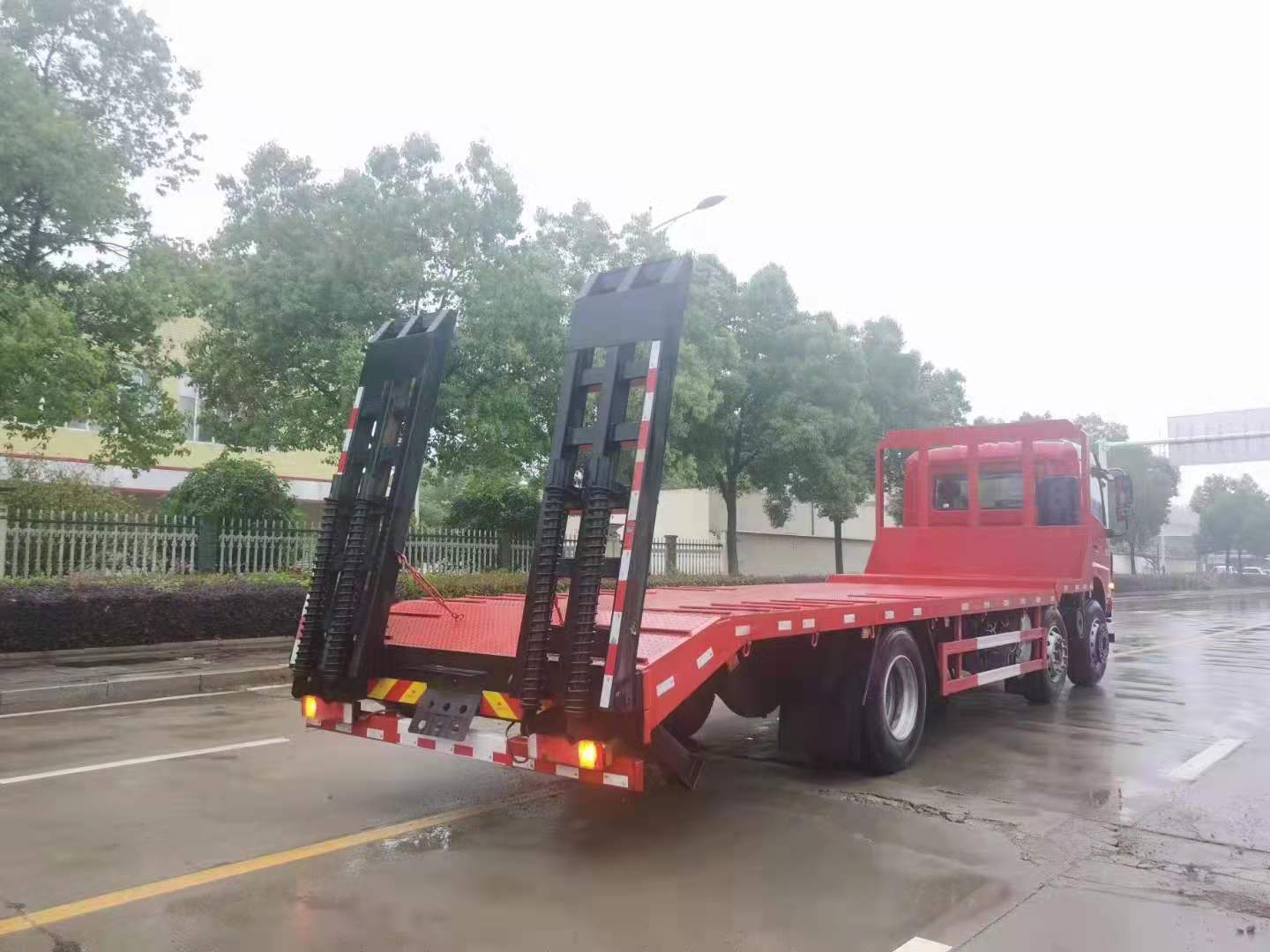 華神后八輪平板車(chē)